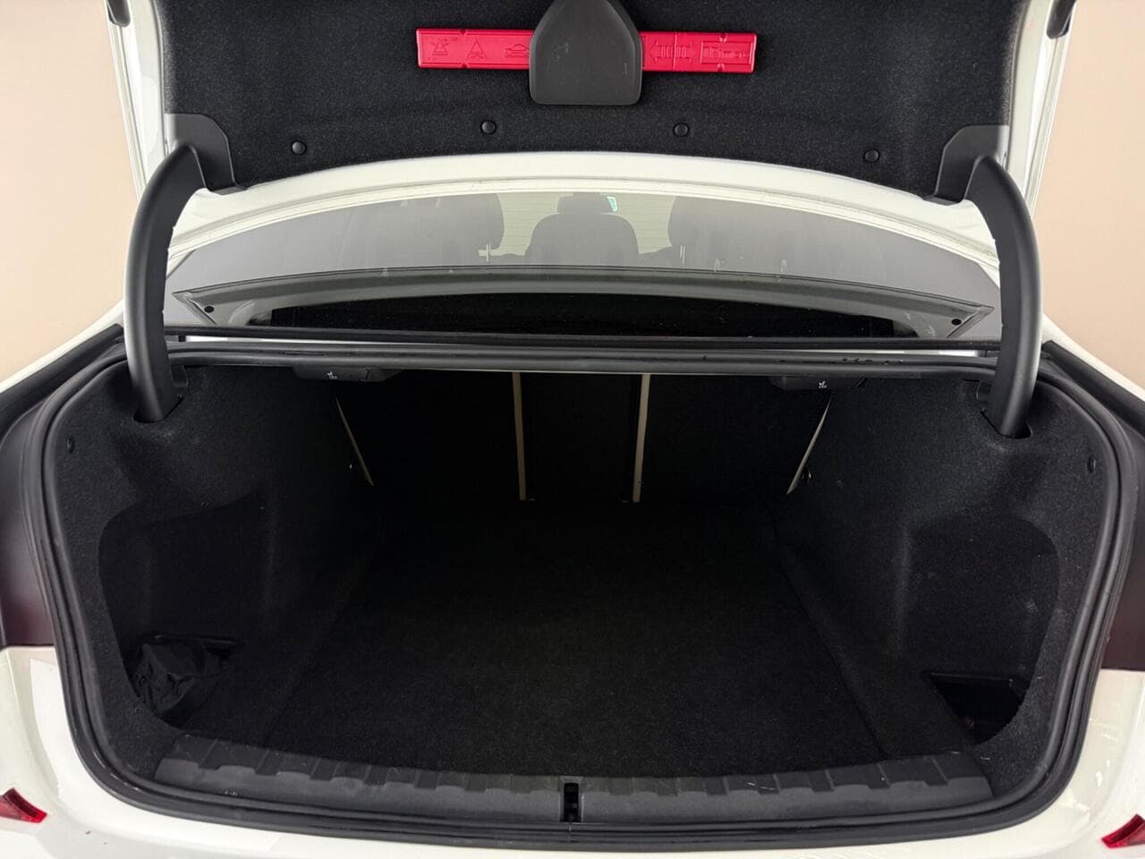 BMW 3 Series thumbnail Boot