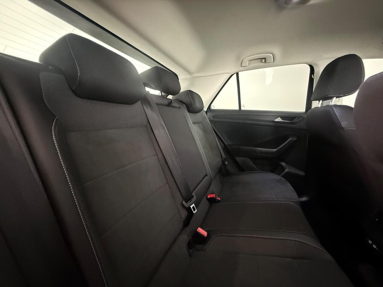 Volkswagen T-Roc thumbnail Seats Rear