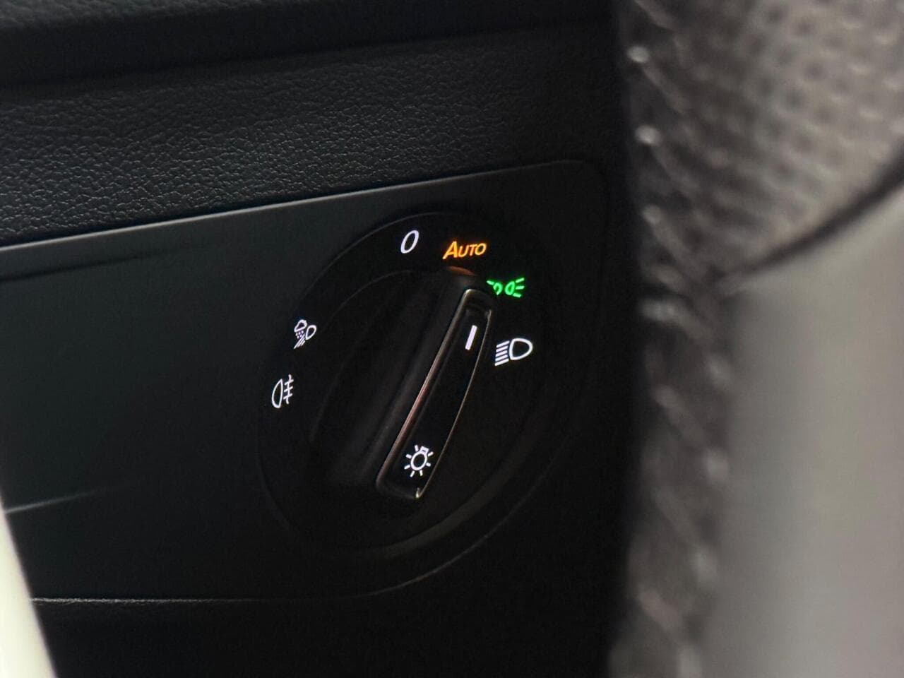 Volkswagen Tiguan thumbnail Misc Controls