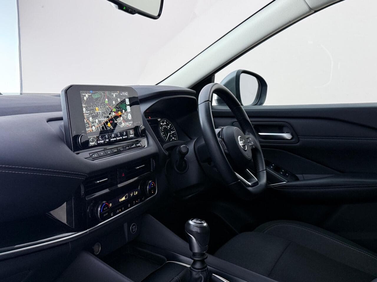 Nissan Qashqai thumbnail Interior Front
