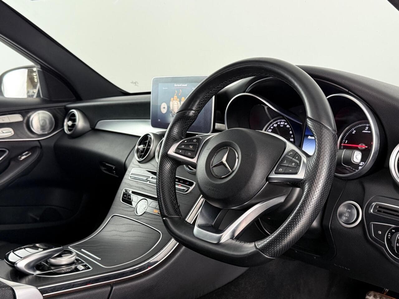 Mercedes-Benz C Class thumbnail Interior Front