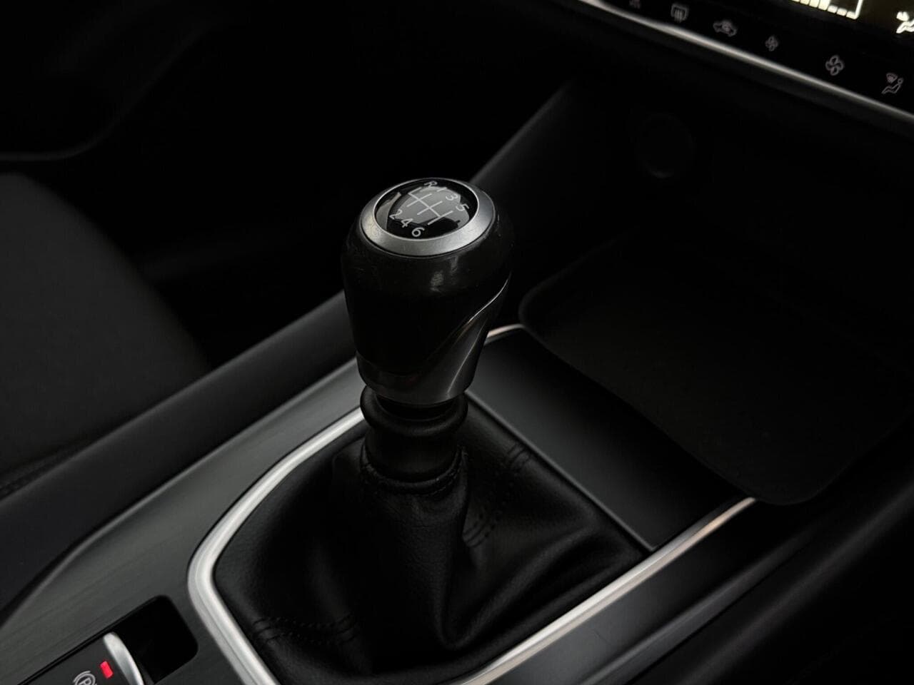 Nissan Qashqai thumbnail Interior Front