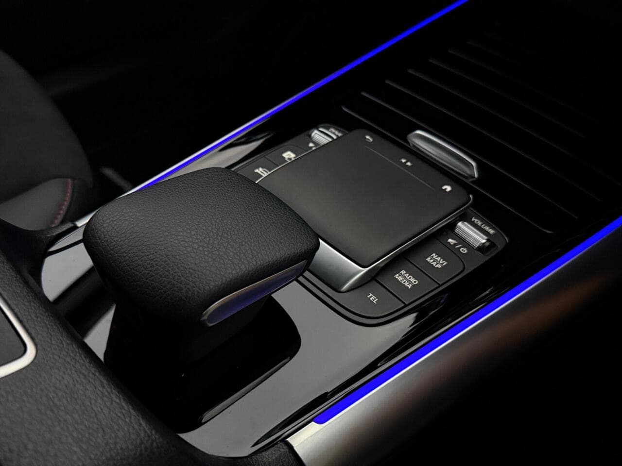 Mercedes-Benz GLA thumbnail Misc Controls