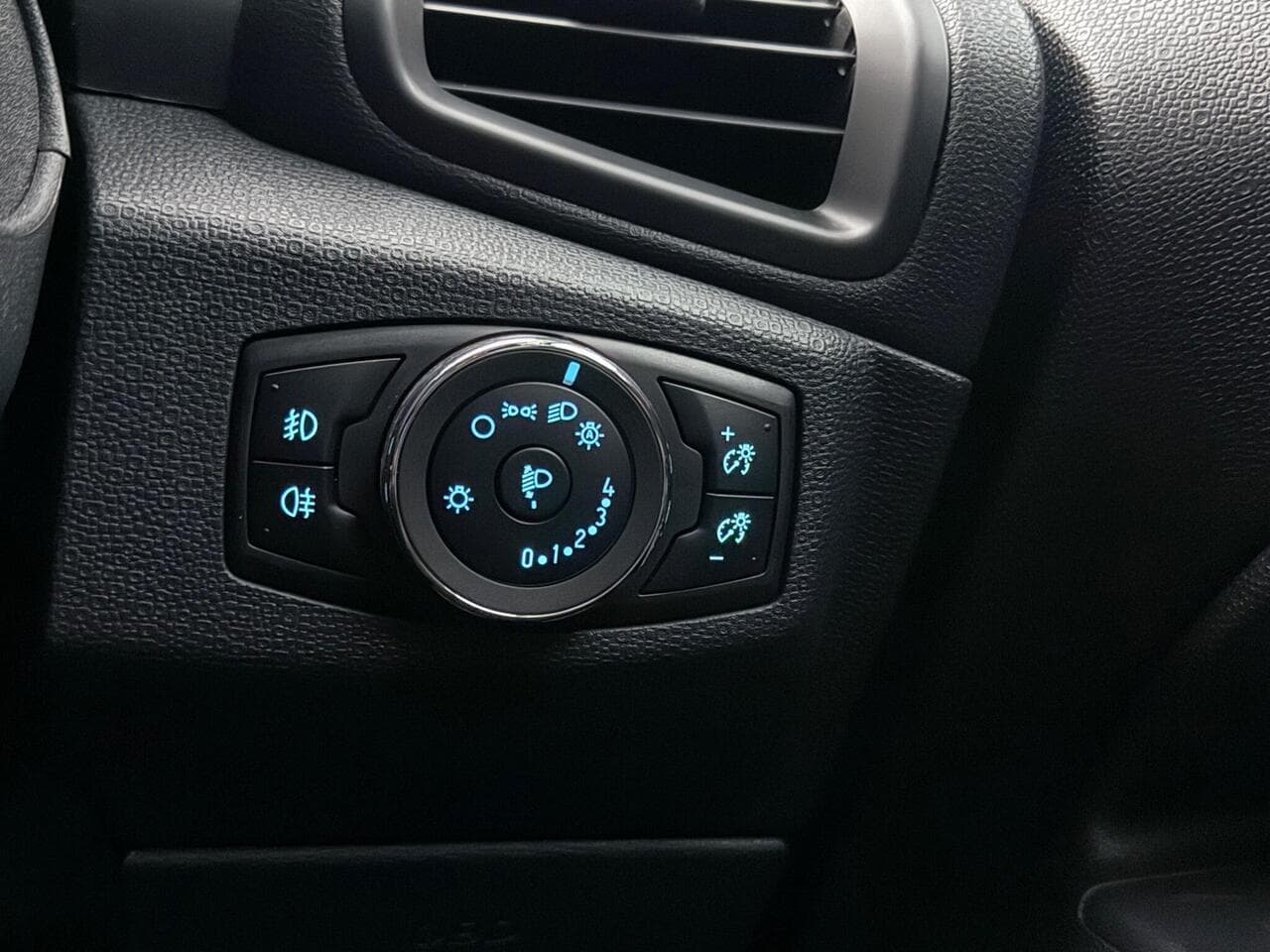 Ford EcoSport thumbnail Misc Controls