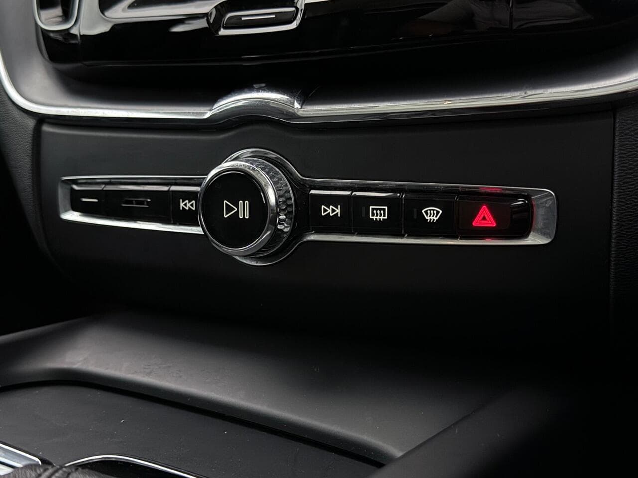 Volvo XC60 thumbnail Interior Front