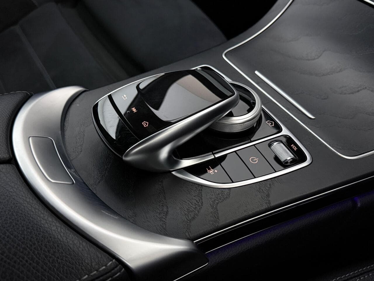Mercedes-Benz C Class thumbnail Misc Controls