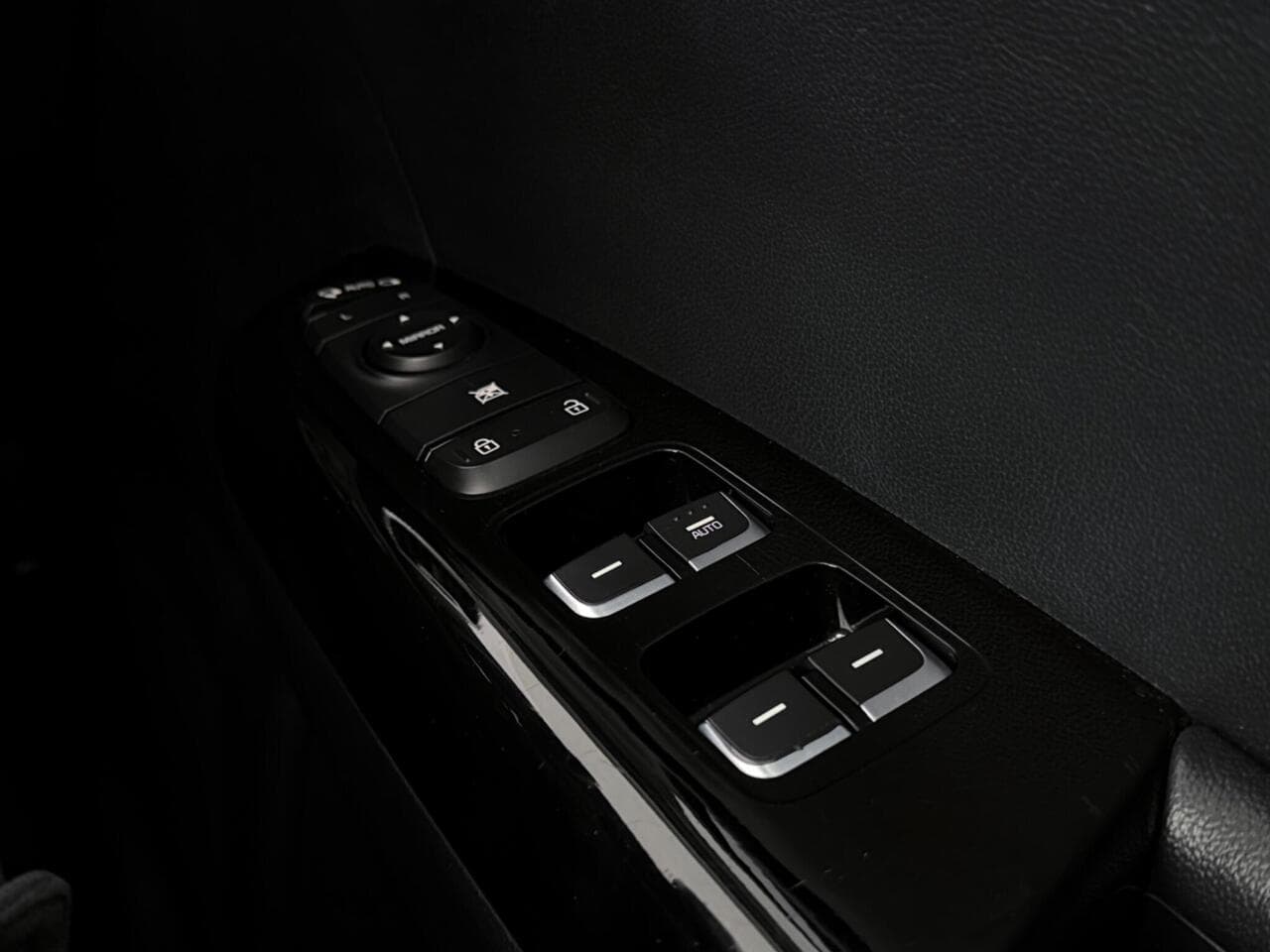 Kia Sportage thumbnail Misc Controls