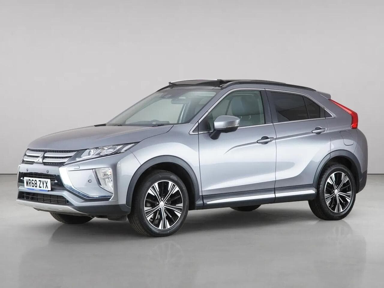 Mitsubishi Eclipse Cross thumbnail Front Left