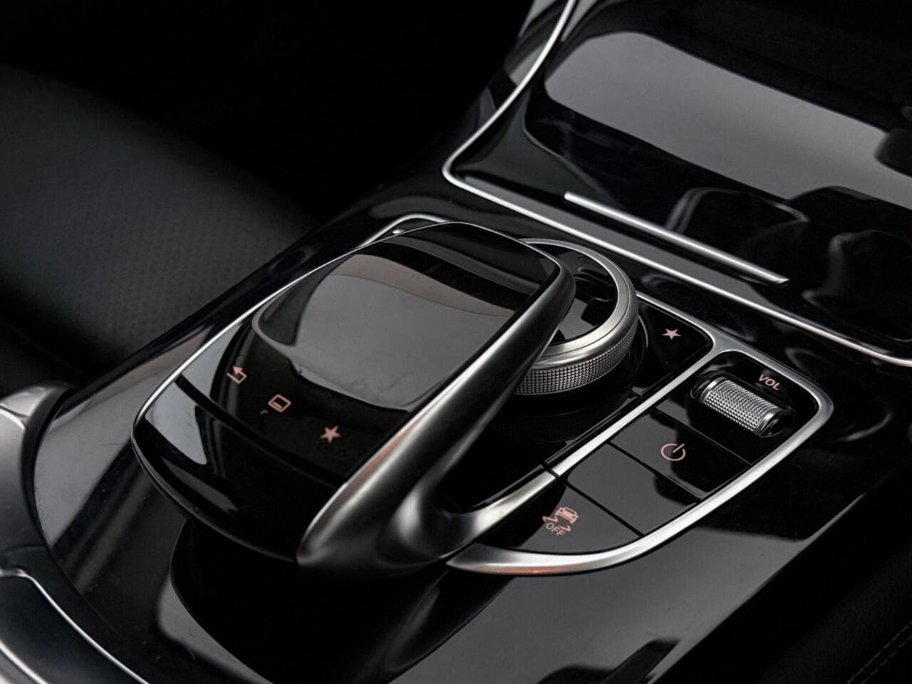 Mercedes-Benz GLC thumbnail Interior Front