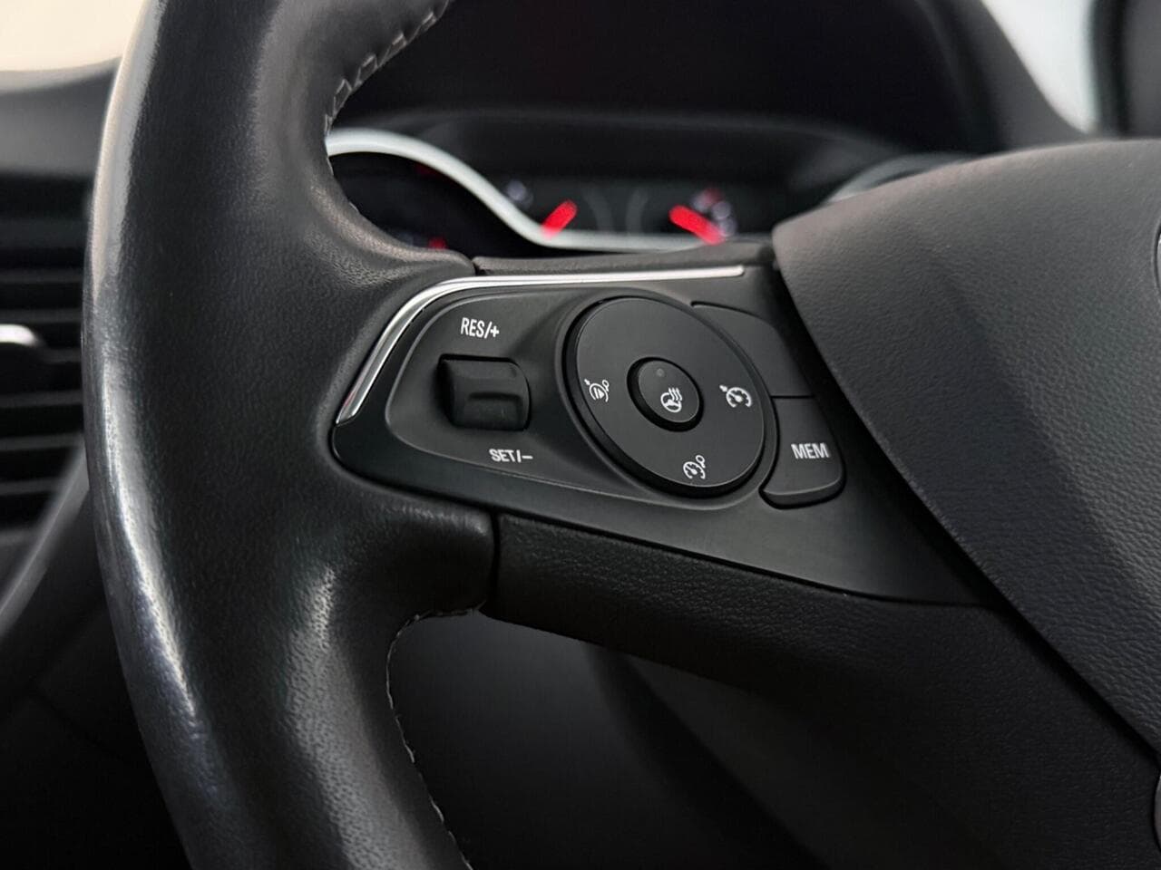 Vauxhall Crossland thumbnail Misc Controls