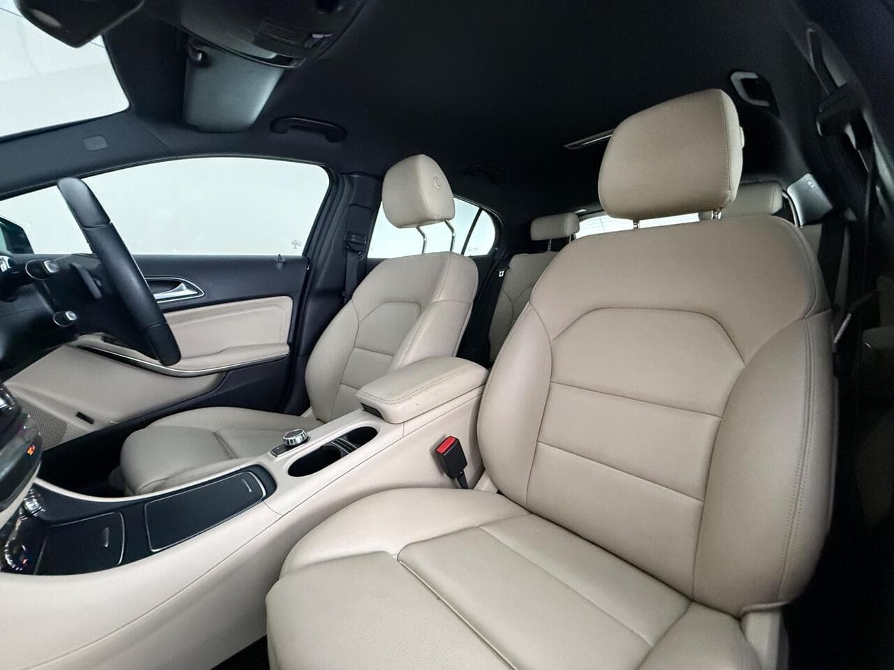Mercedes-Benz GLA thumbnail Seat Front Passenger