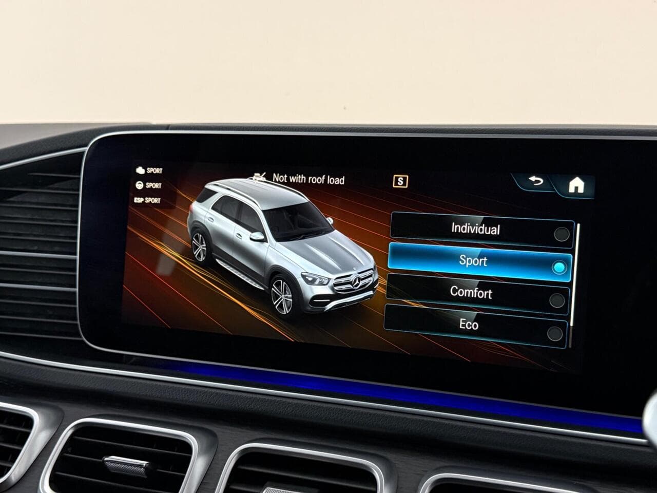 Mercedes-Benz GLE thumbnail Infotainment System