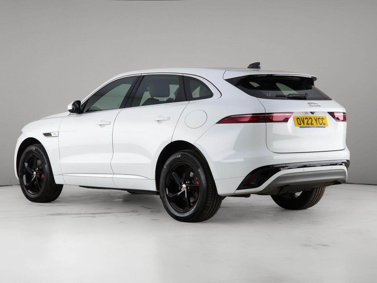 Jaguar F-PACE thumbnail Rear Left
