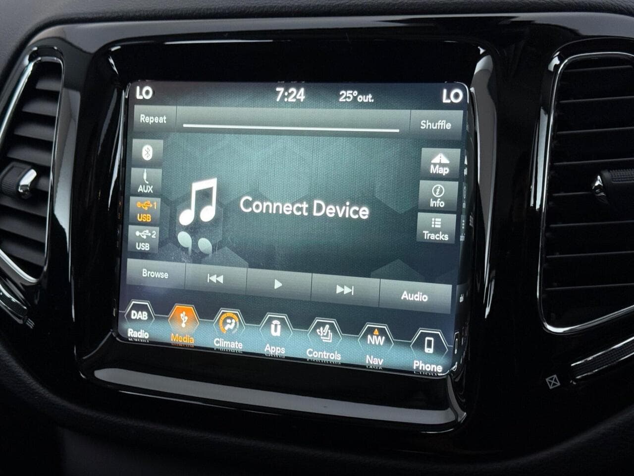 Jeep Compass thumbnail Infotainment System