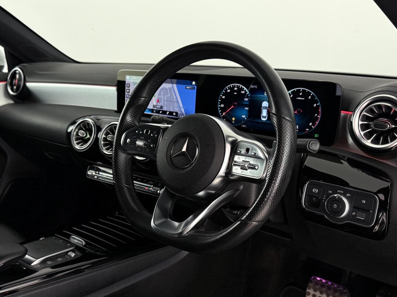 Mercedes-Benz CLA thumbnail Steering Wheel