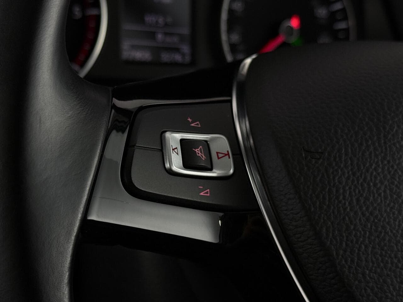 Volkswagen Amarok thumbnail Misc Controls