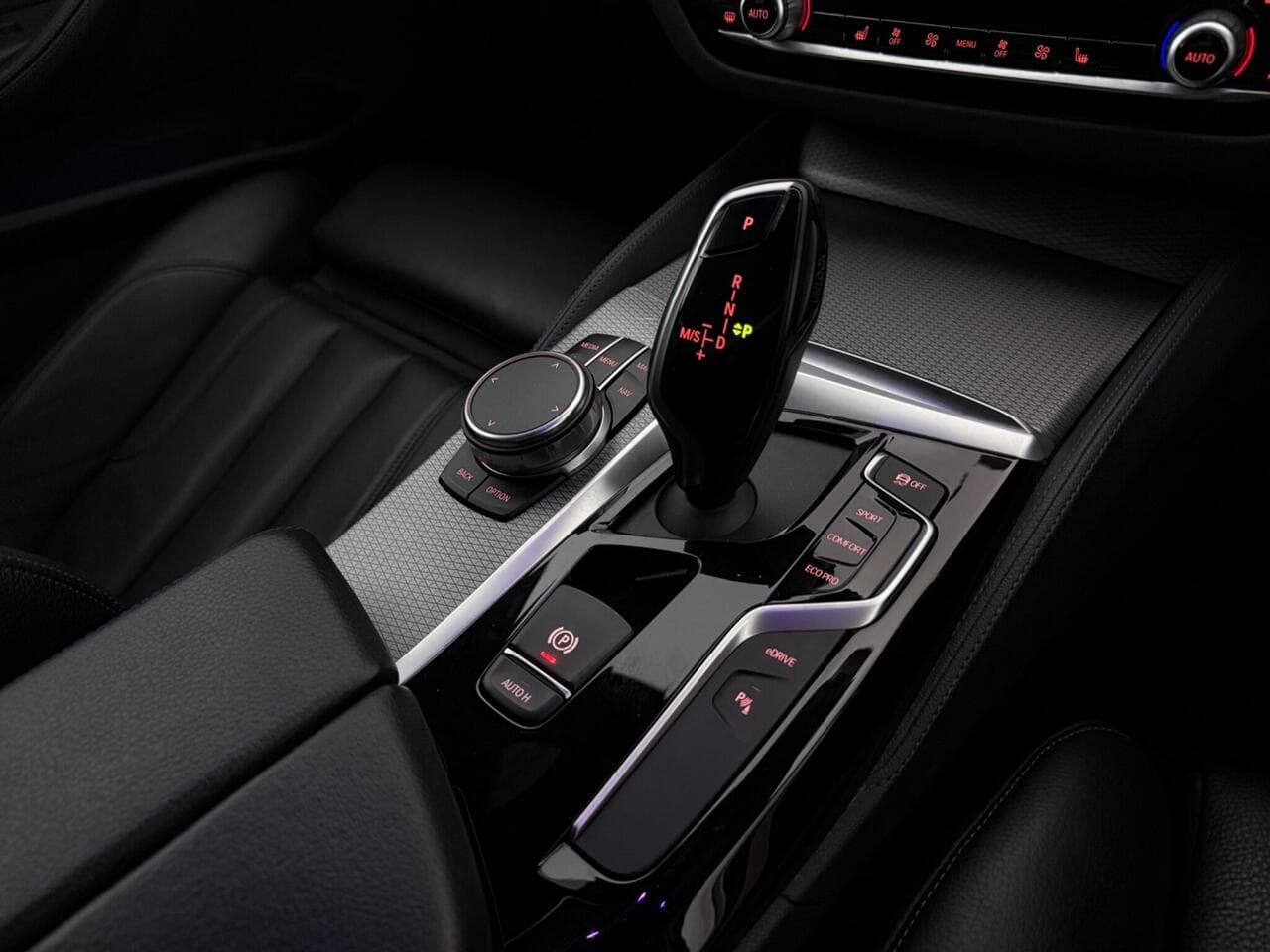 BMW 5 Series thumbnail Interior Front
