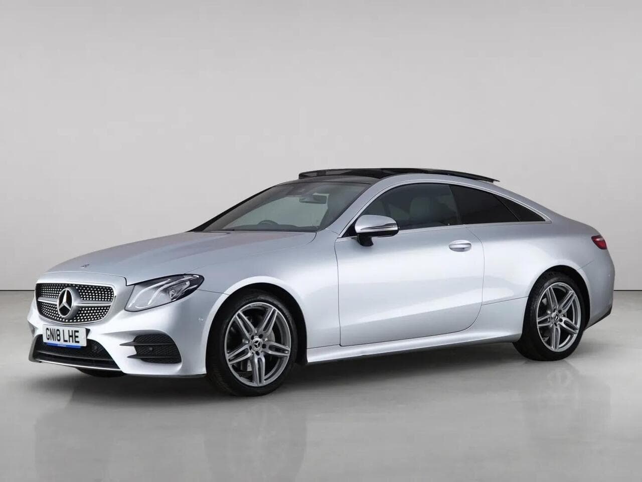 Mercedes-Benz E Class thumbnail Front Left