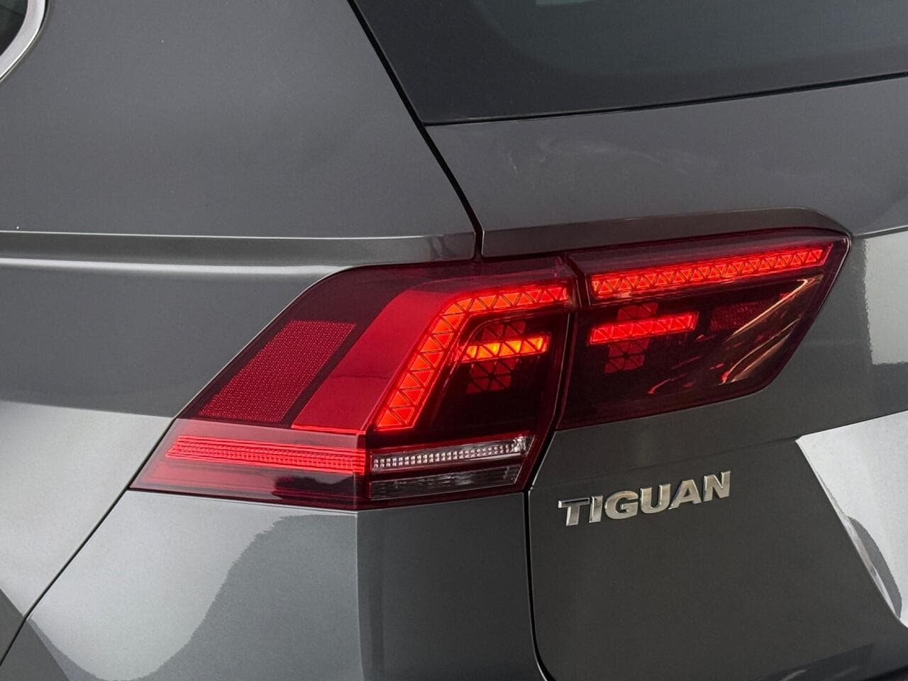 Volkswagen Tiguan thumbnail Lights Rear