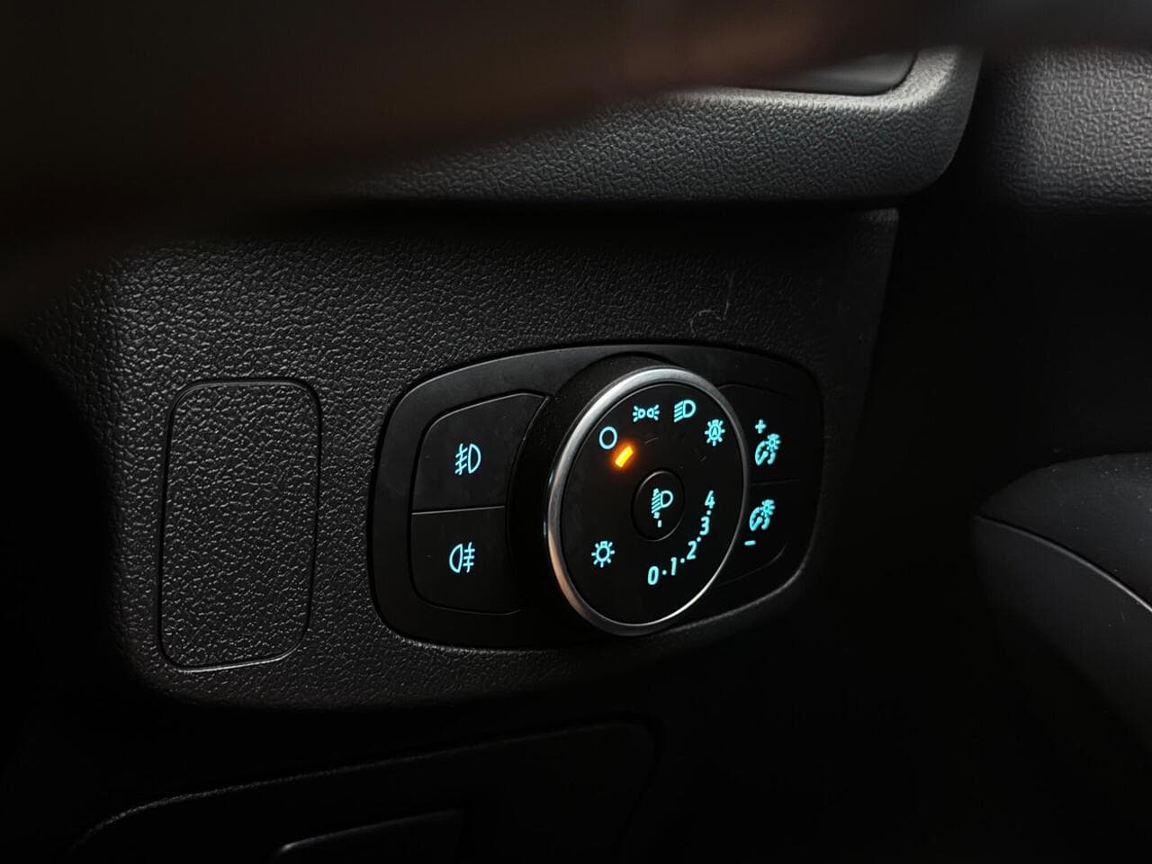 Ford Focus thumbnail Misc Controls