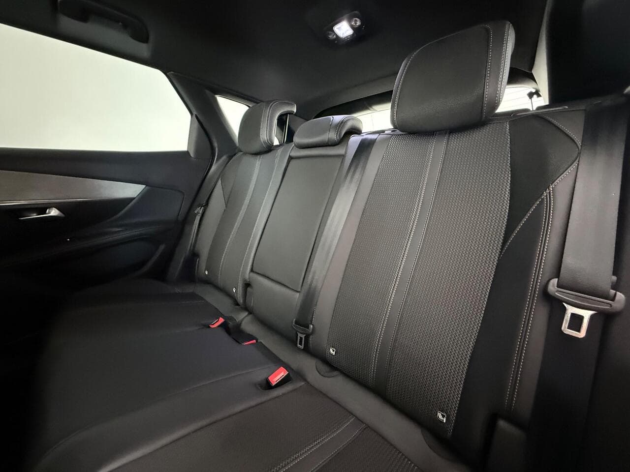 Peugeot 3008 thumbnail Seats Rear