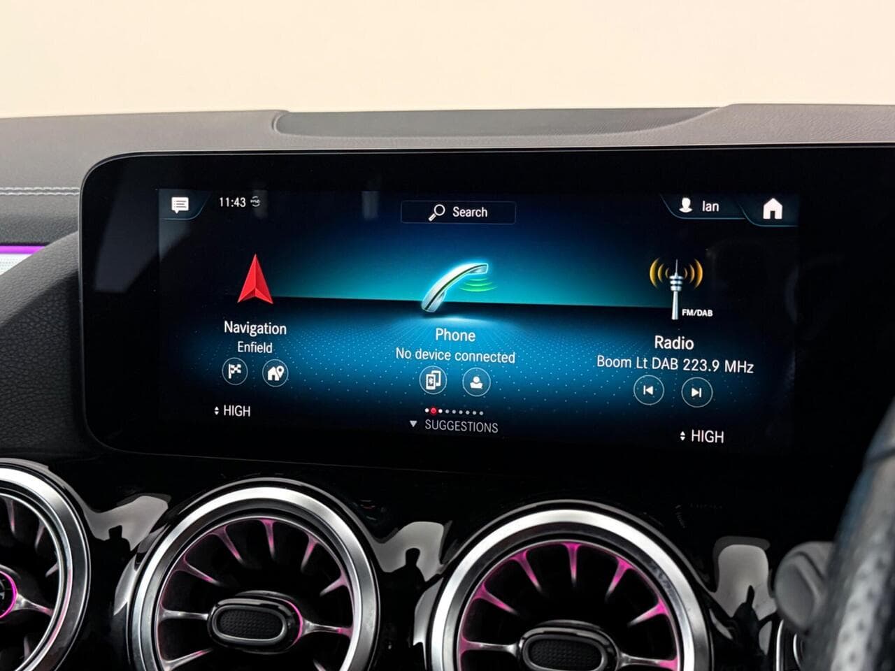Mercedes-Benz B Class thumbnail Infotainment System