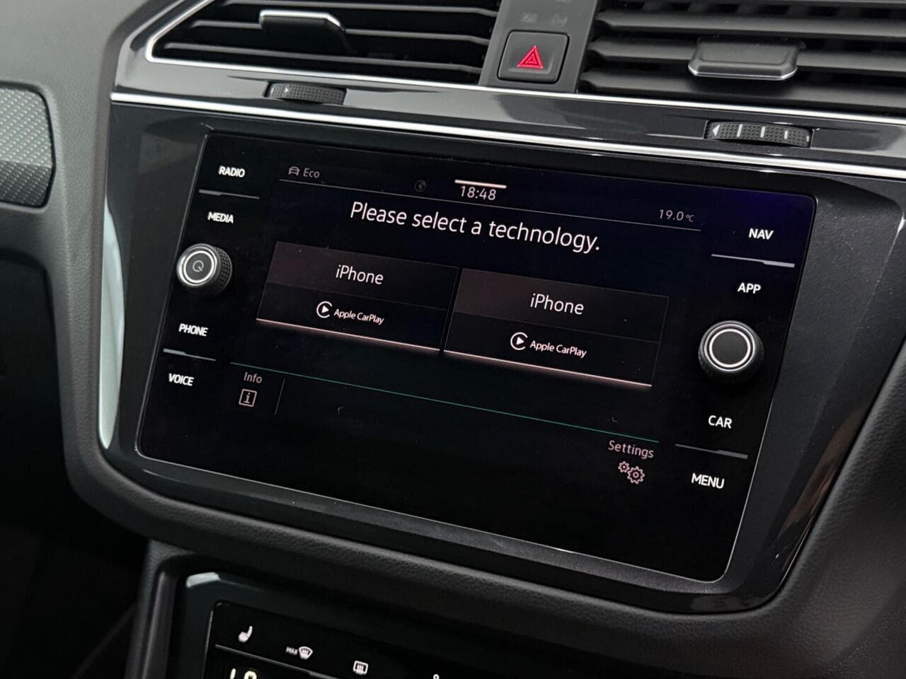 Volkswagen Tiguan thumbnail Infotainment System