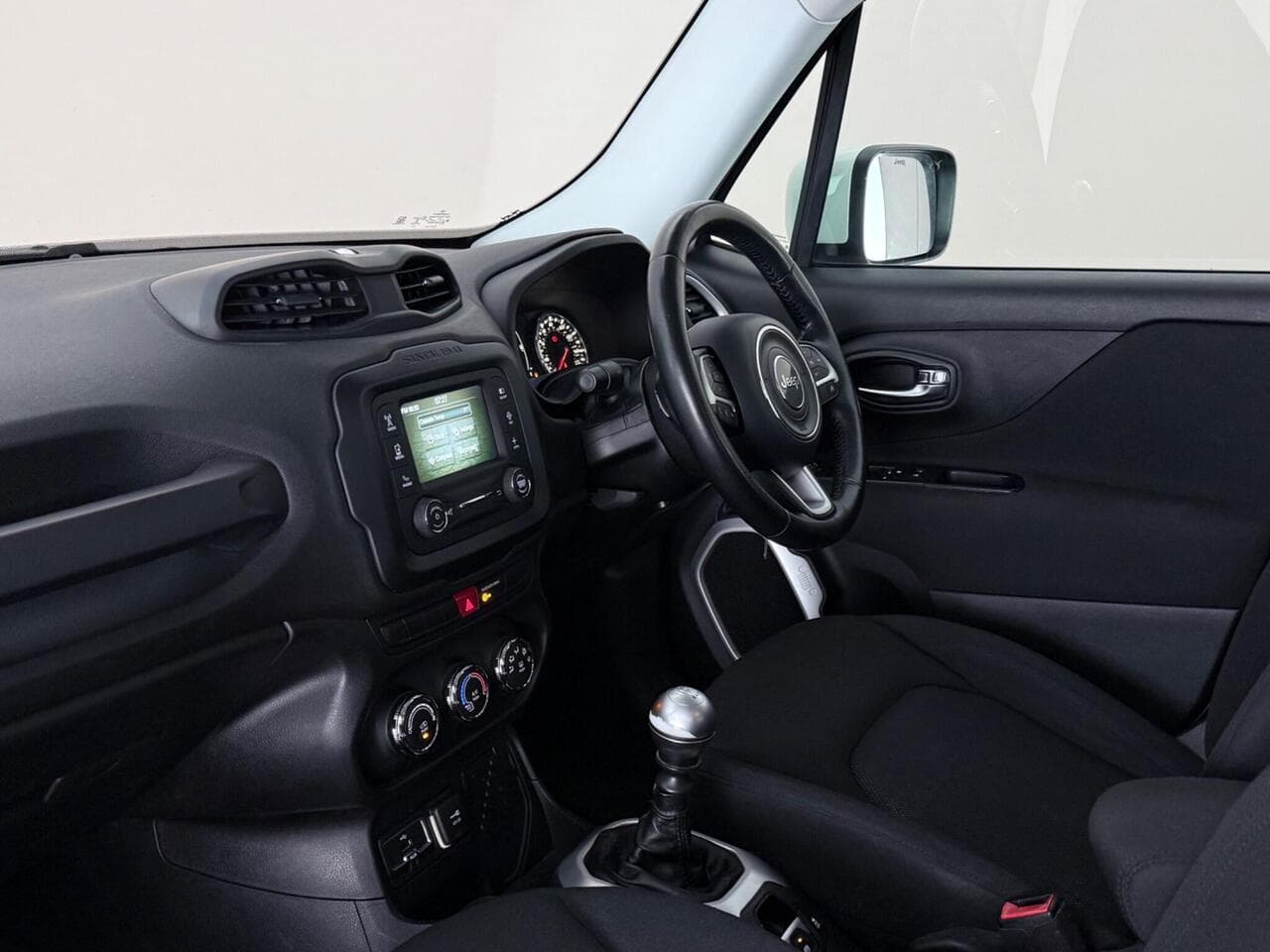 Jeep Renegade thumbnail Interior Front