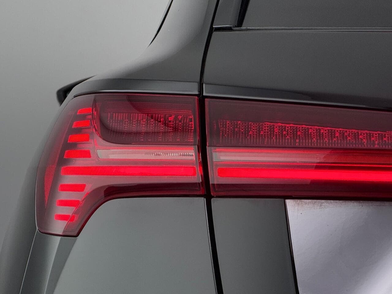 Audi e-tron thumbnail Lights Rear