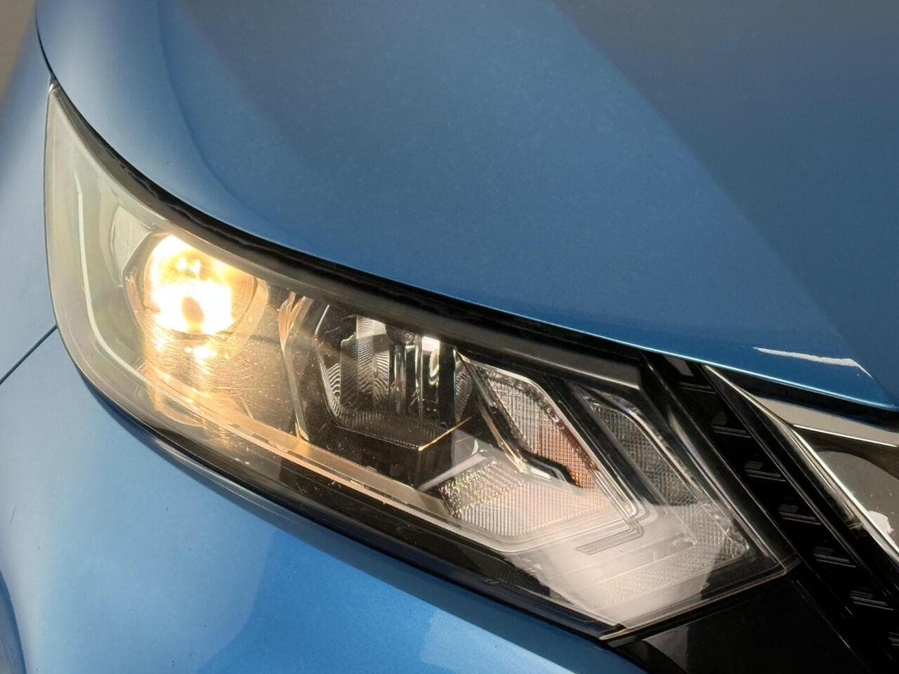 Nissan Qashqai thumbnail Lights Front