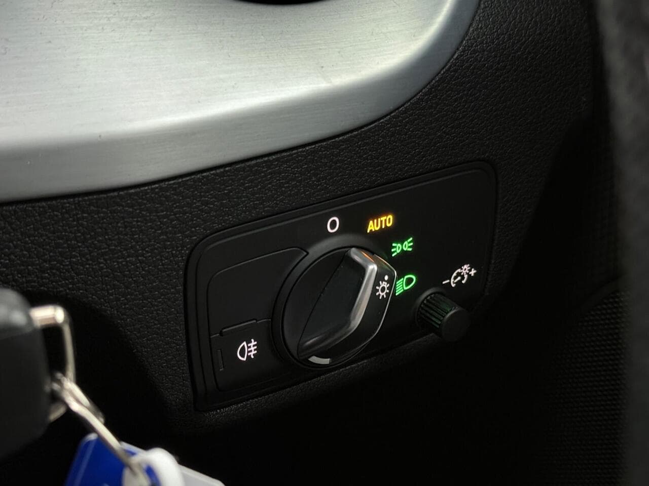Audi Q2 thumbnail Misc Controls