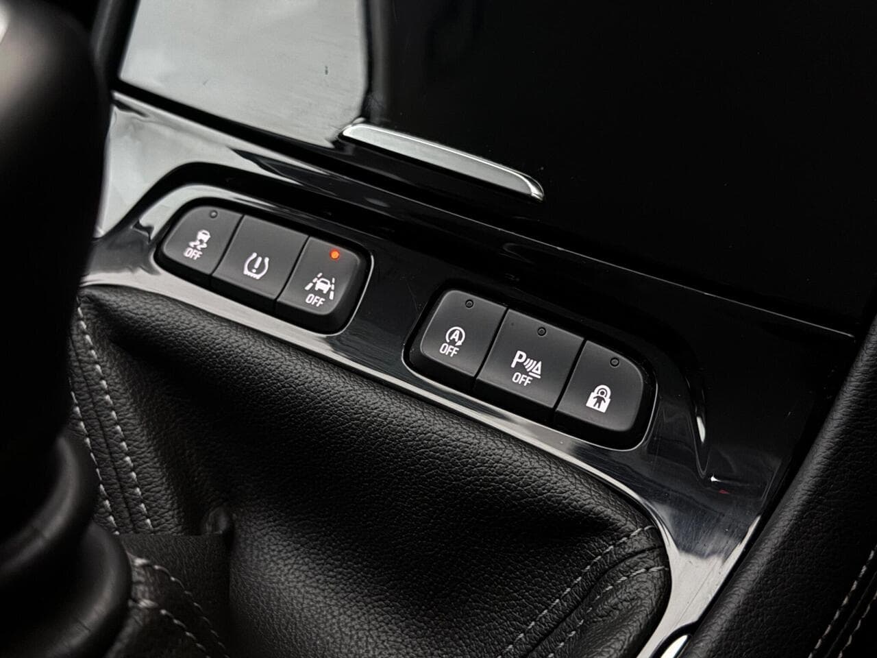 Vauxhall Grandland X thumbnail Misc Controls