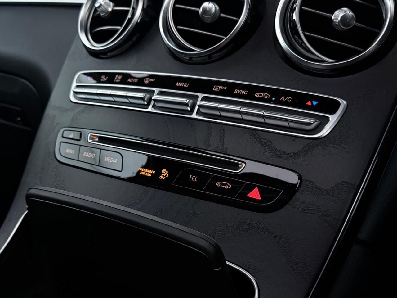 Mercedes-Benz GLC thumbnail Interior Front