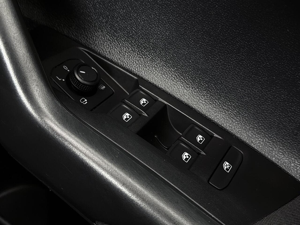 Volkswagen Polo thumbnail Misc Controls