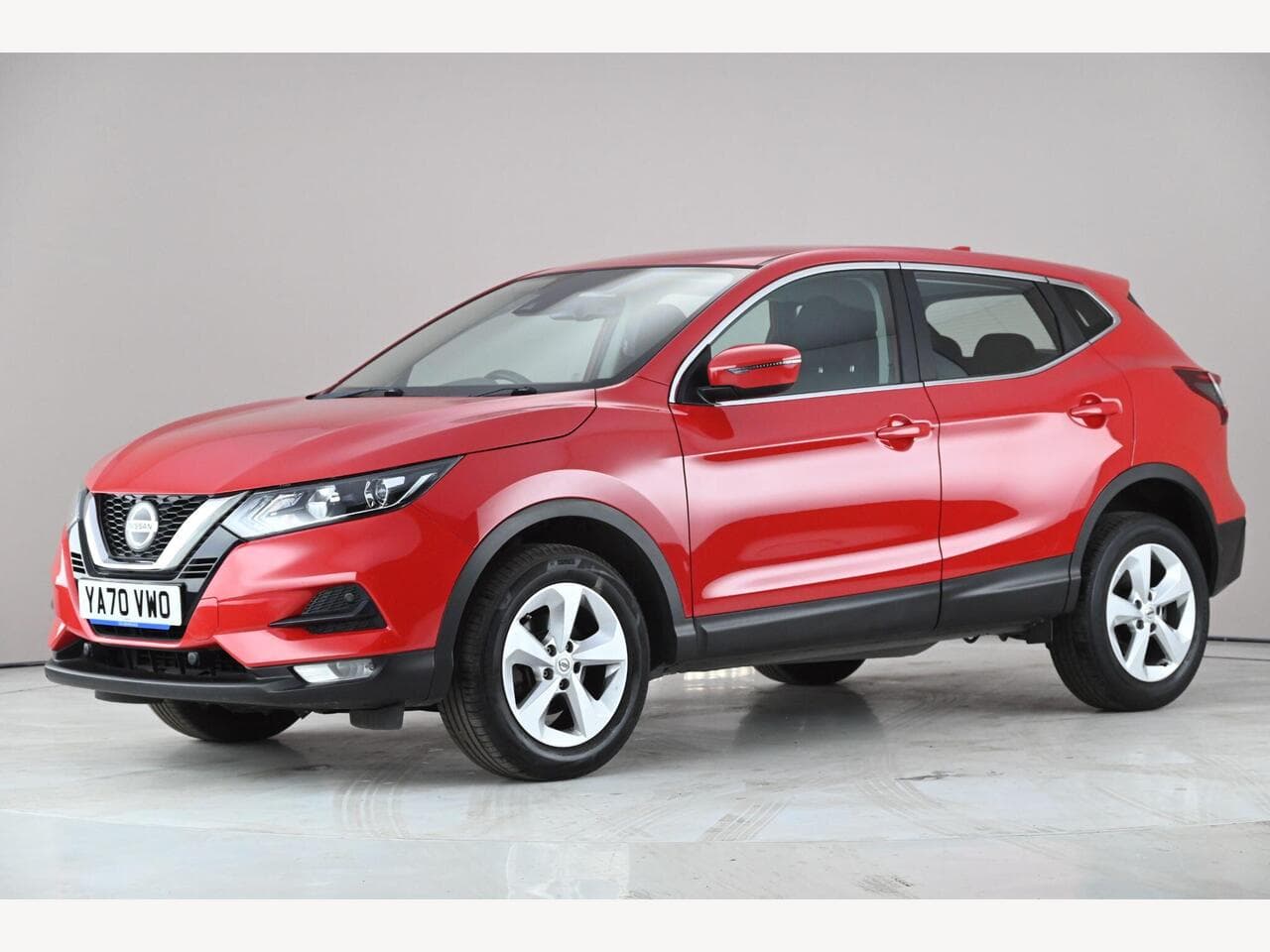 Nissan Qashqai thumbnail Front Left