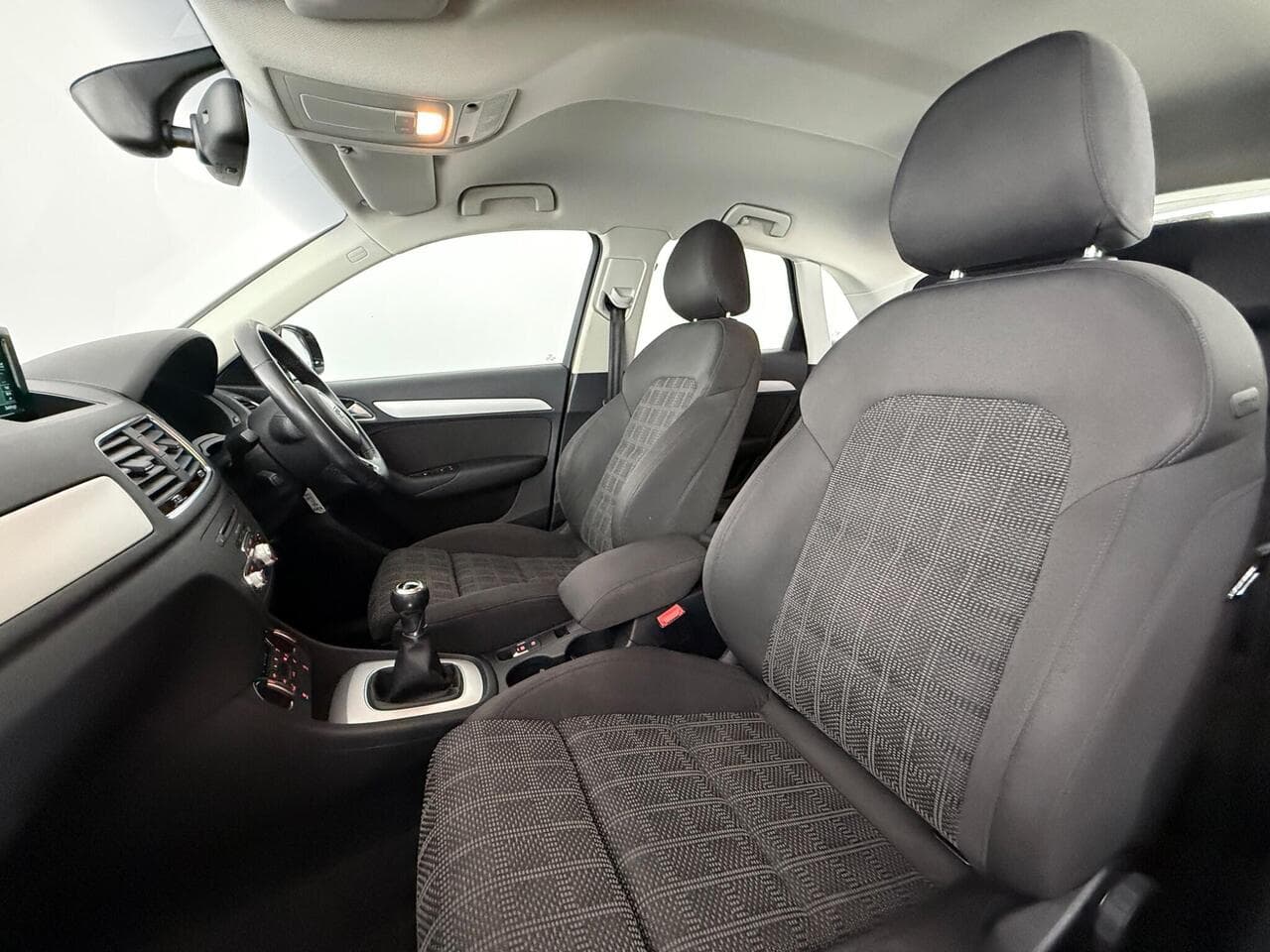 Audi Q3 thumbnail Seat Front Passenger