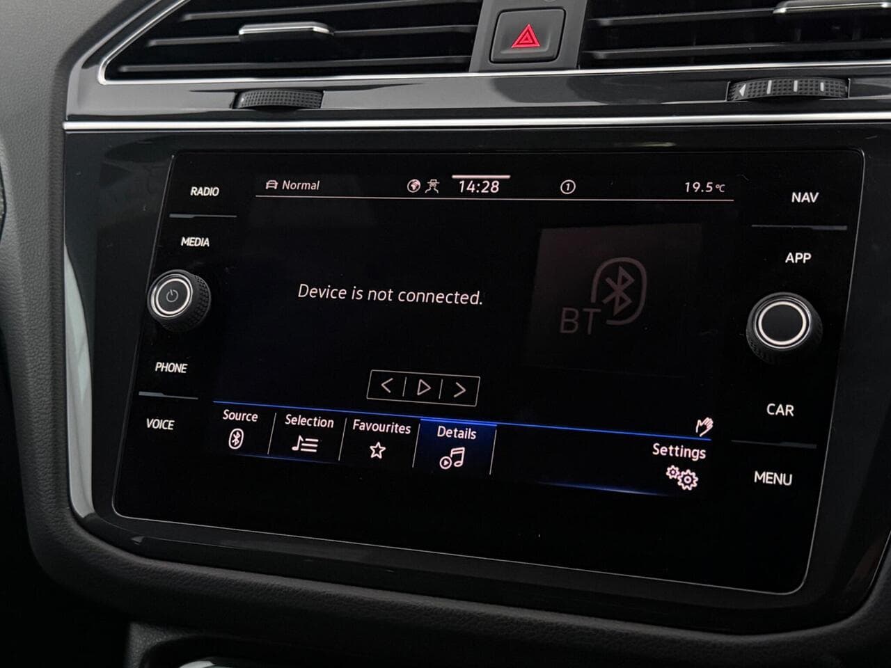 Volkswagen Tiguan thumbnail Infotainment System