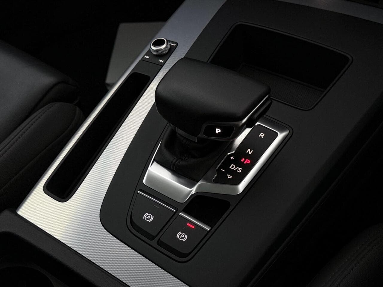 Audi Q5 thumbnail Misc Controls