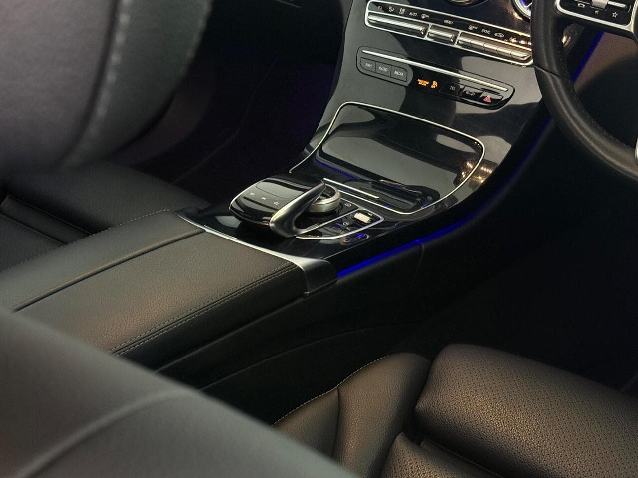 Mercedes-Benz C Class thumbnail Interior Front
