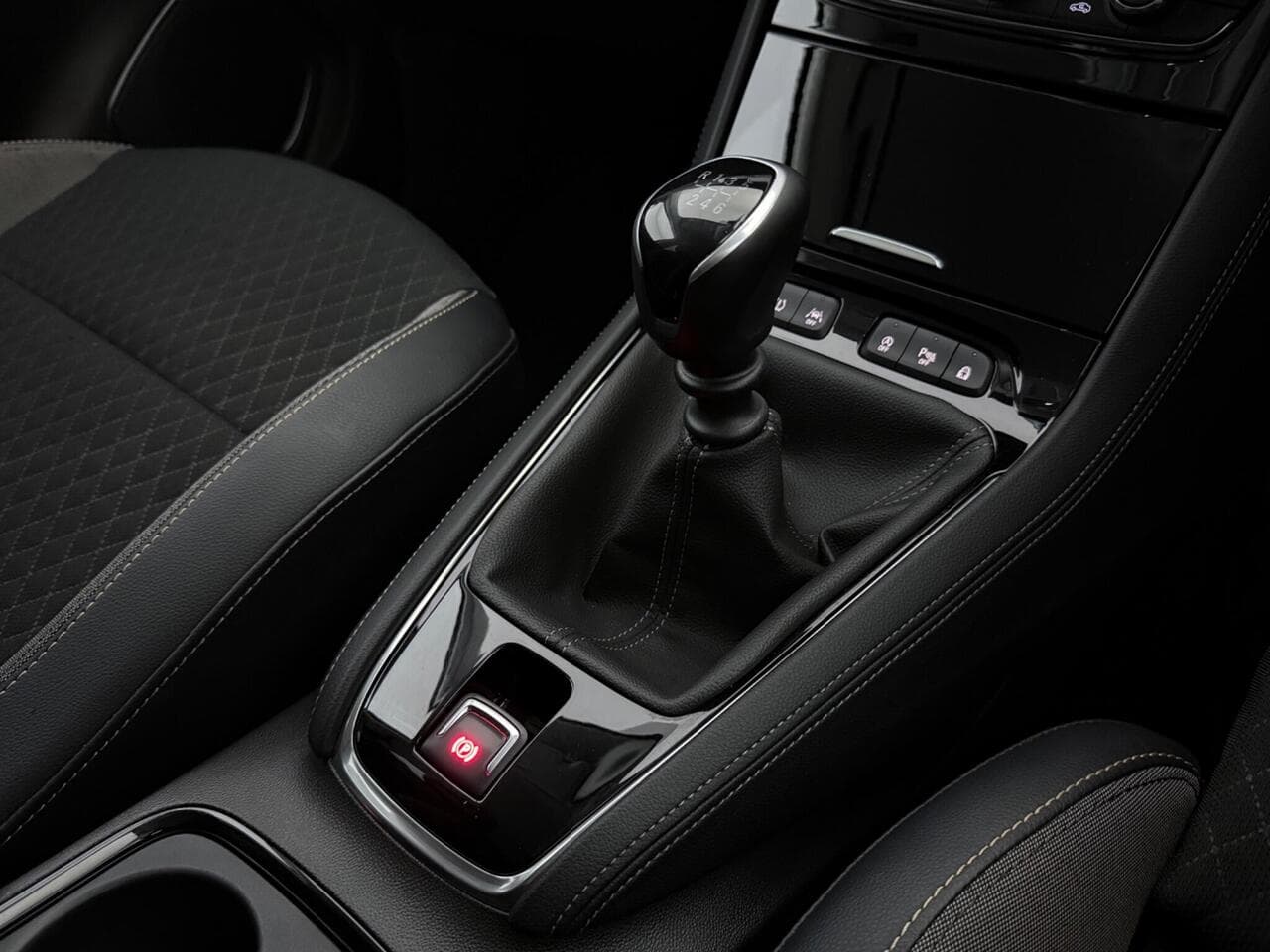 Vauxhall Grandland X thumbnail Interior Front