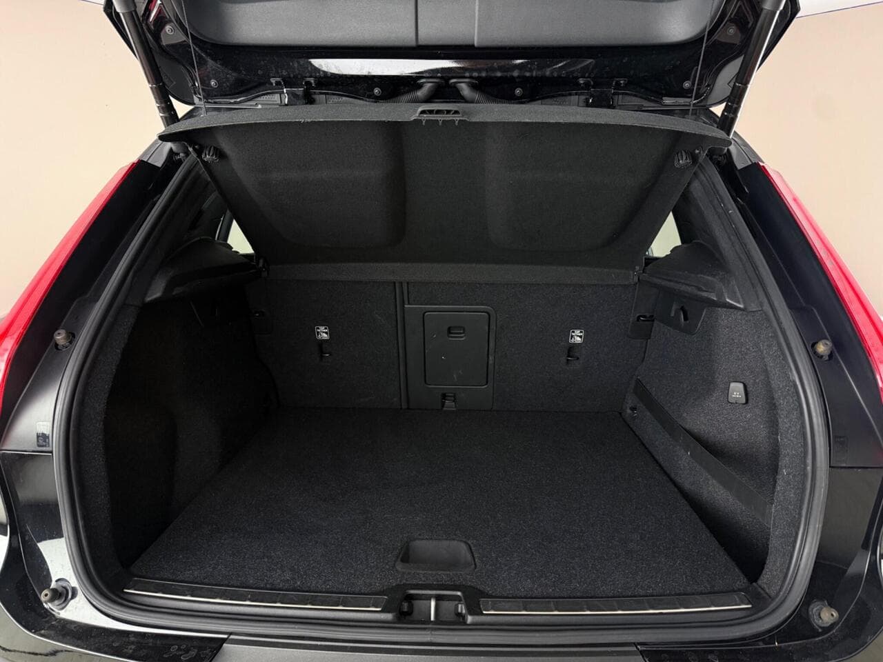 Volvo XC40 thumbnail Boot
