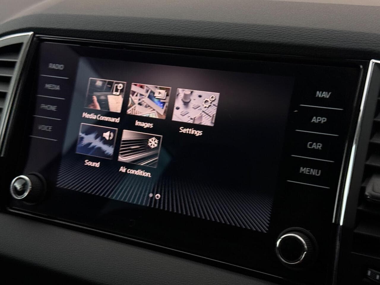 Skoda Karoq thumbnail Infotainment System