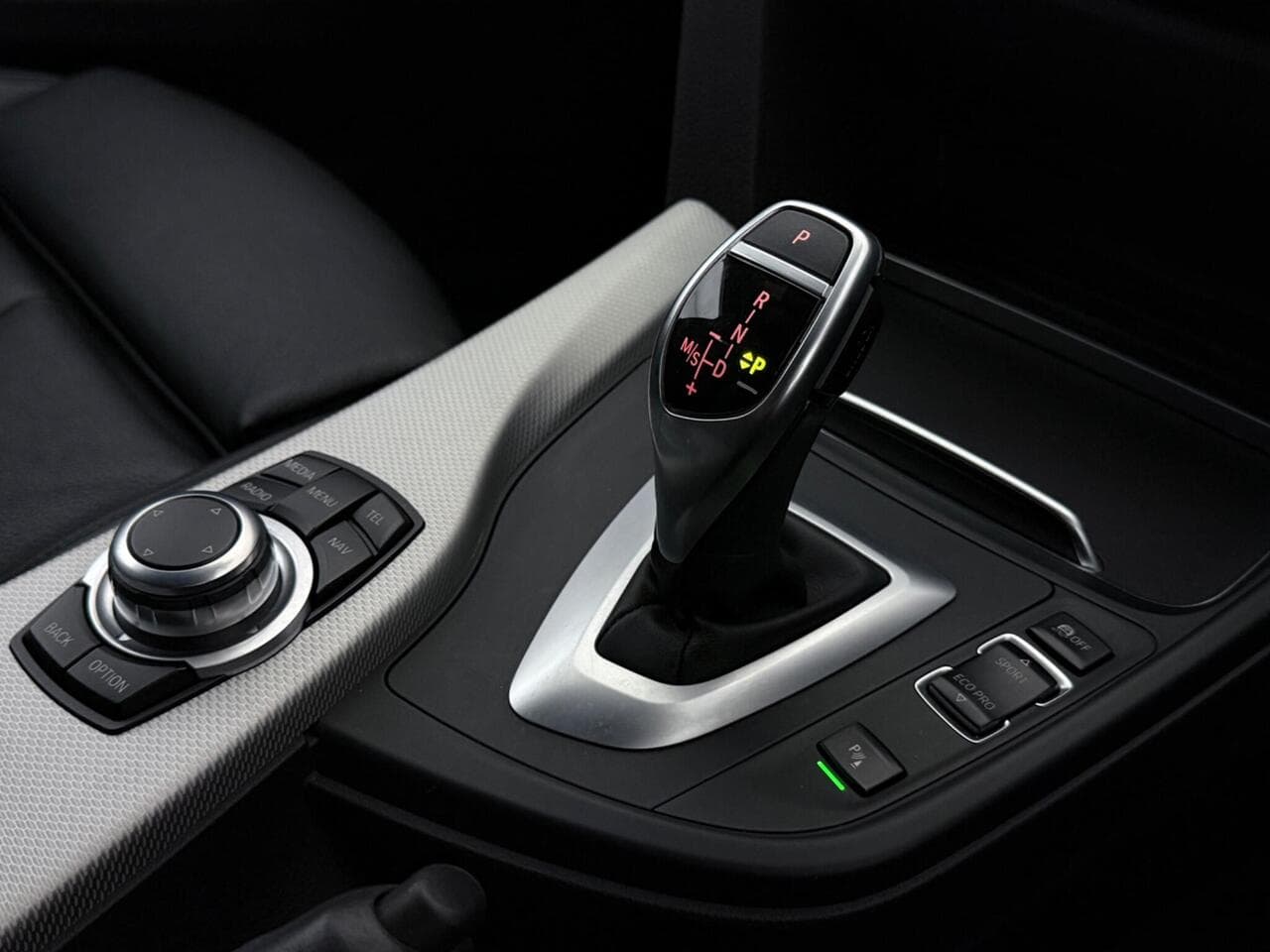 BMW 3 Series thumbnail Interior Front