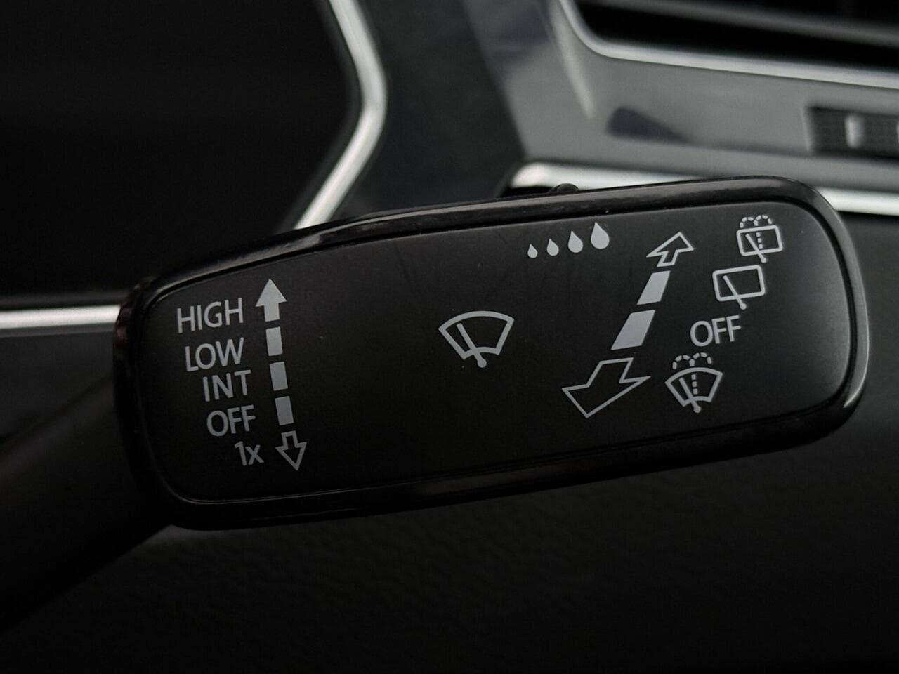 Volkswagen Tiguan thumbnail Misc Controls