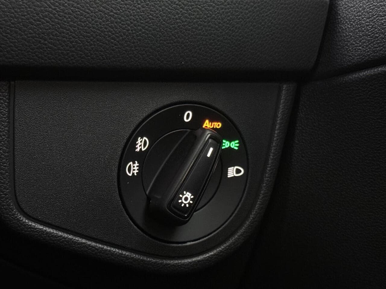 Volkswagen Polo thumbnail Misc Controls