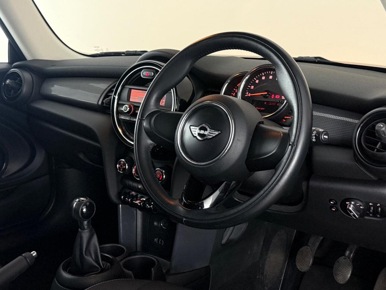 MINI Hatch thumbnail Interior Front