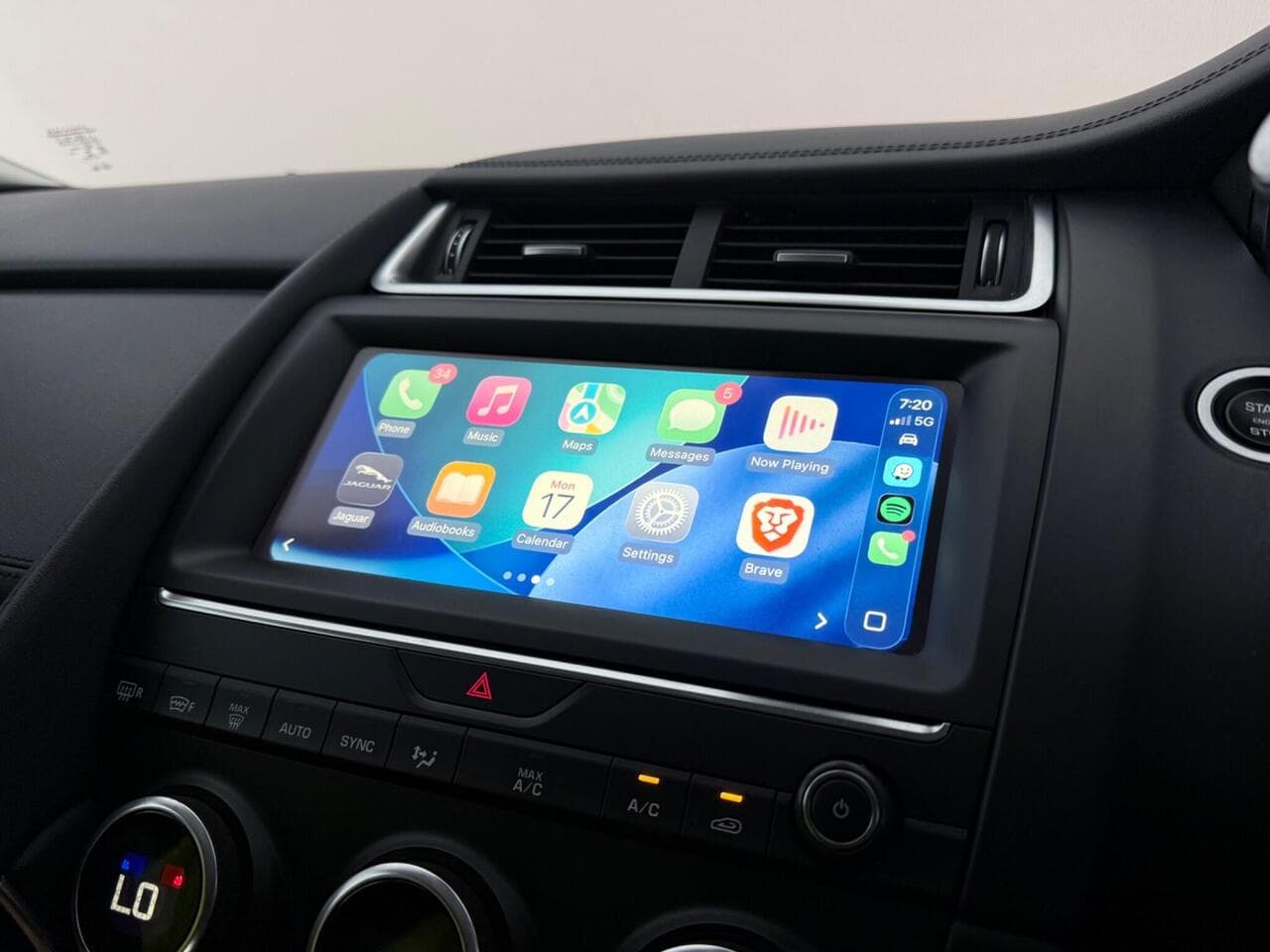 Jaguar E-PACE thumbnail Infotainment System