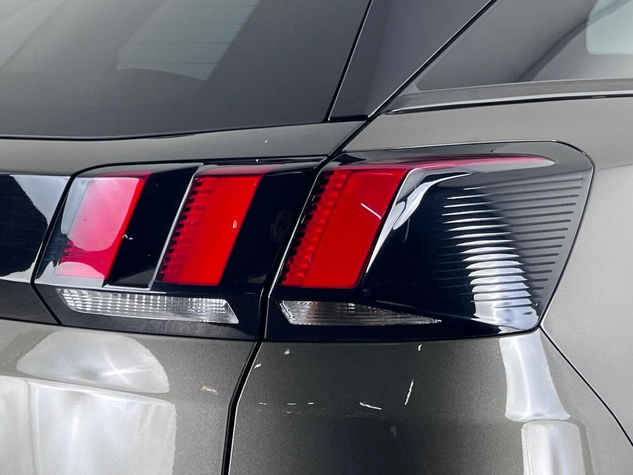 Peugeot 3008 thumbnail Badge Exterior