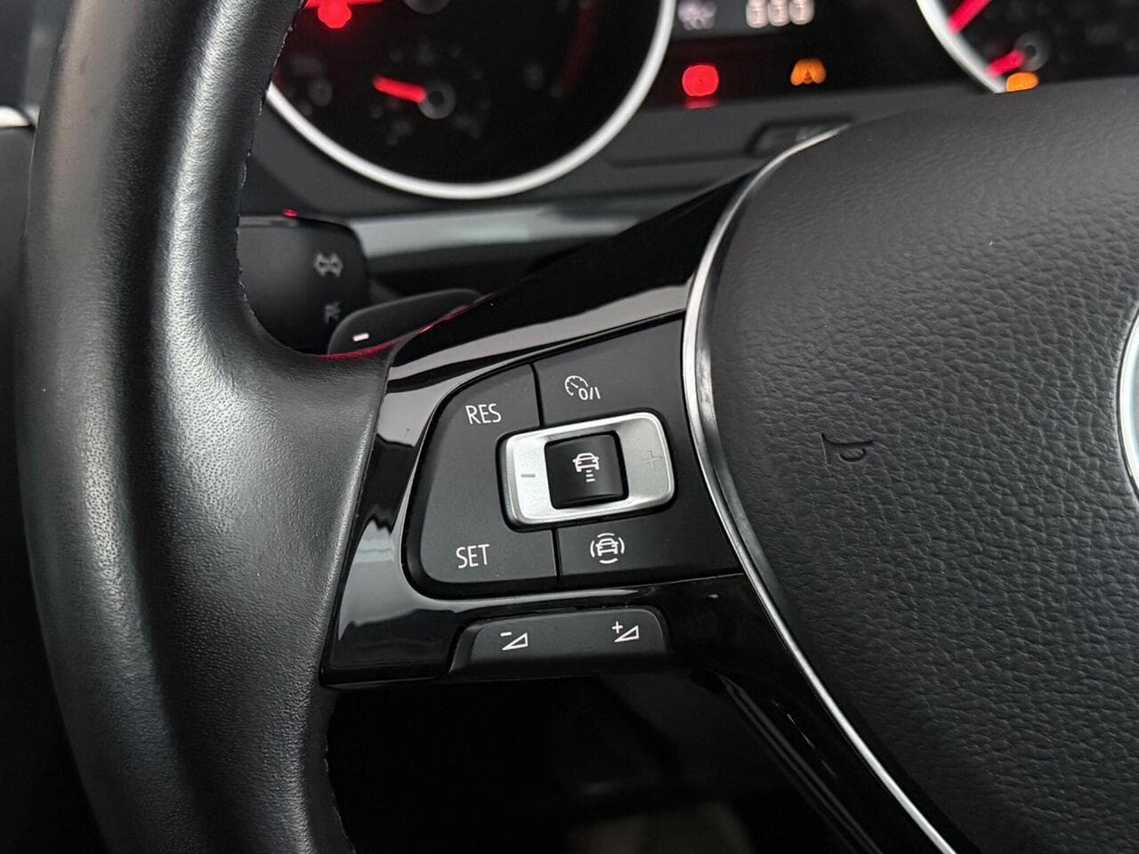 Volkswagen Tiguan thumbnail Misc Controls