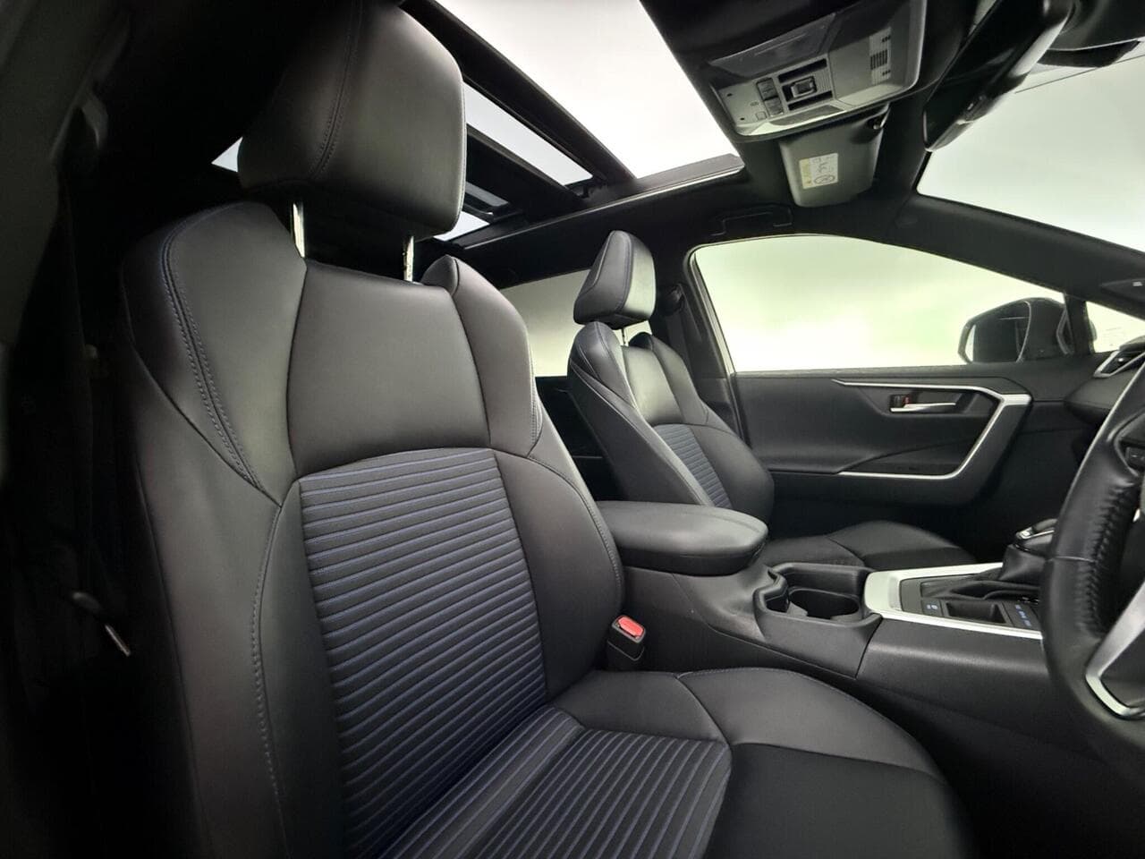 Toyota RAV4 thumbnail Seat Driver